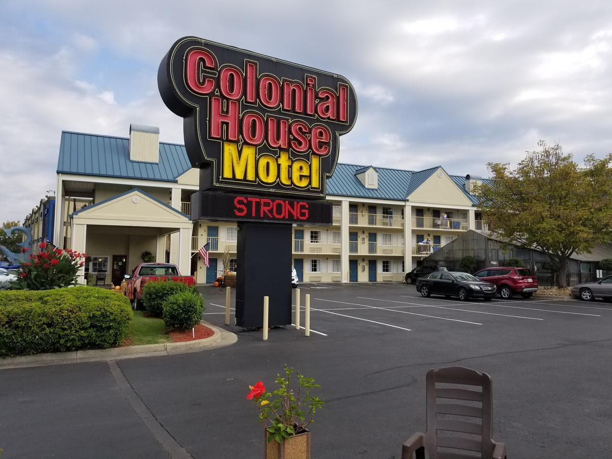 Colonial House Motel Пиджен Фордж Екстериор снимка