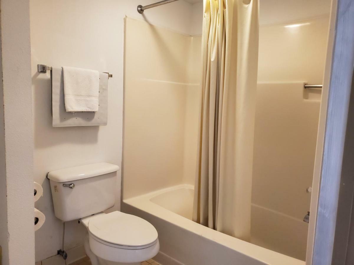 Colonial House Motel Пиджен Фордж Екстериор снимка