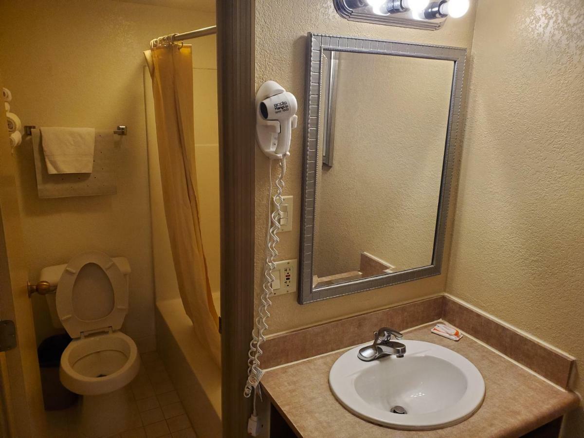 Colonial House Motel Пиджен Фордж Екстериор снимка