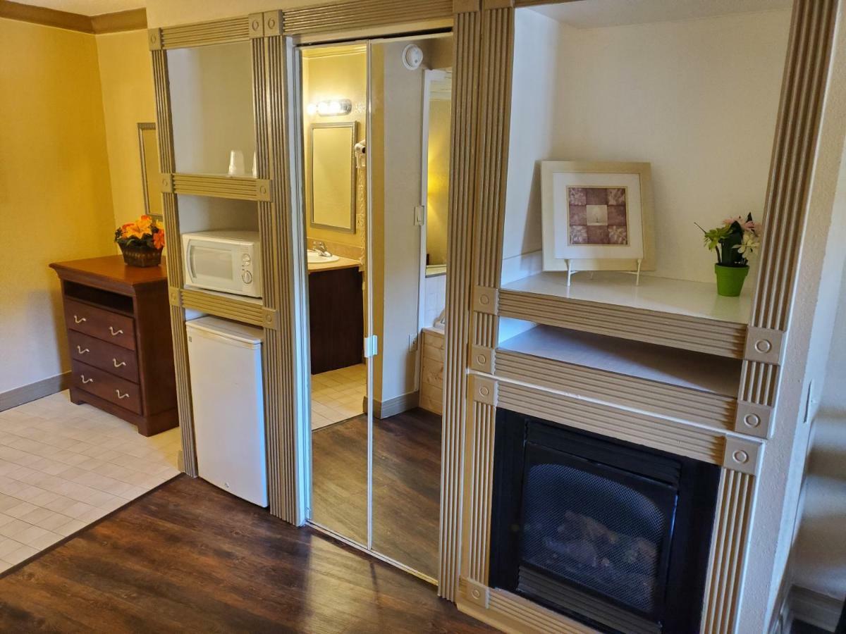 Colonial House Motel Пиджен Фордж Екстериор снимка