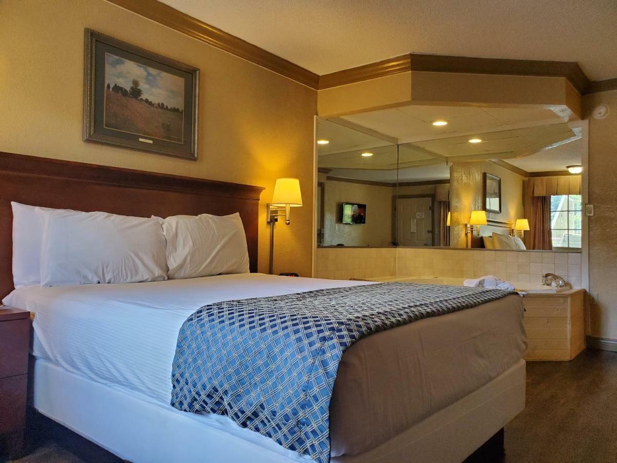 Colonial House Motel Пиджен Фордж Екстериор снимка