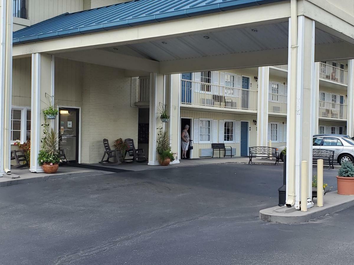 Colonial House Motel Пиджен Фордж Екстериор снимка
