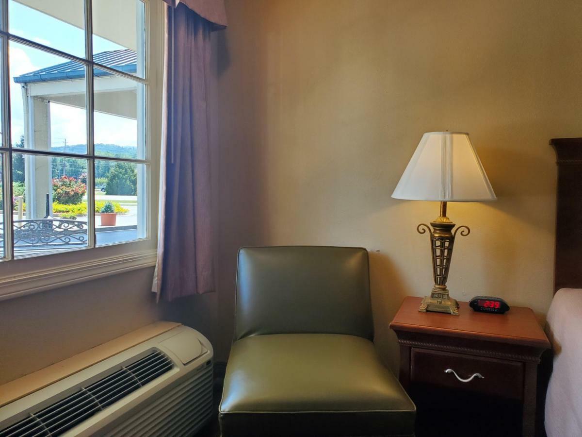 Colonial House Motel Пиджен Фордж Екстериор снимка