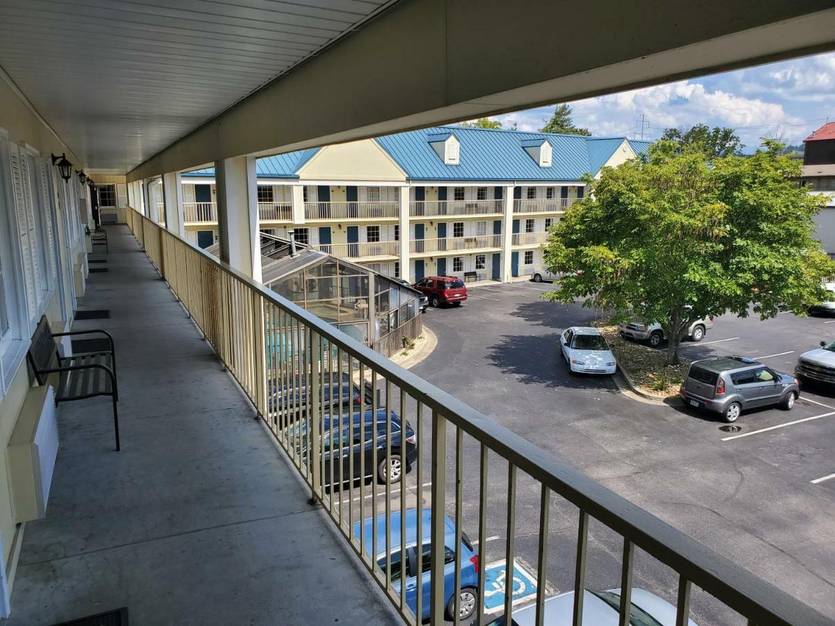 Colonial House Motel Пиджен Фордж Екстериор снимка