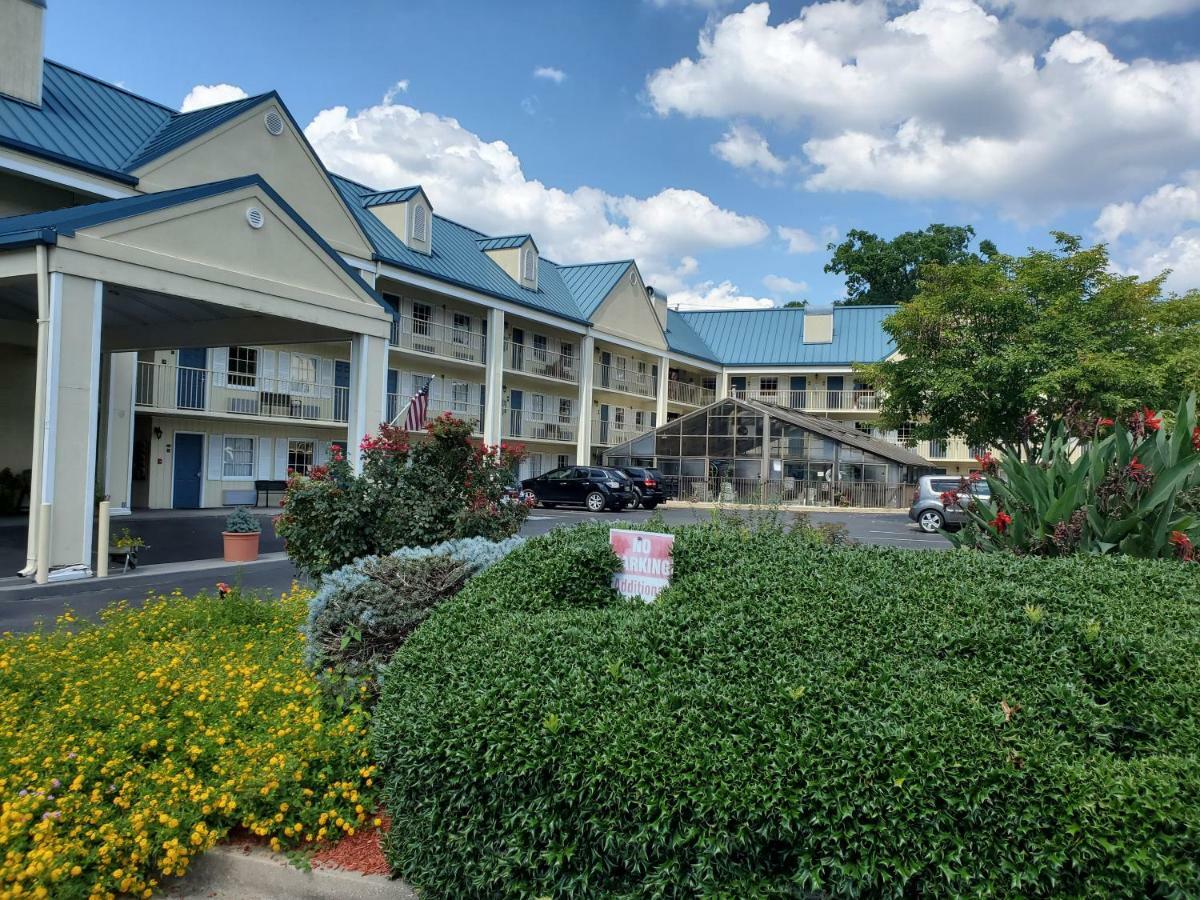 Colonial House Motel Пиджен Фордж Екстериор снимка