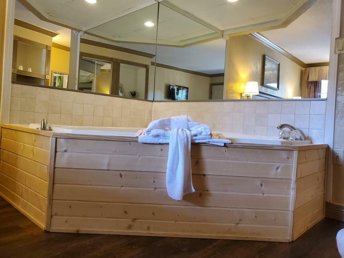 Colonial House Motel Пиджен Фордж Екстериор снимка