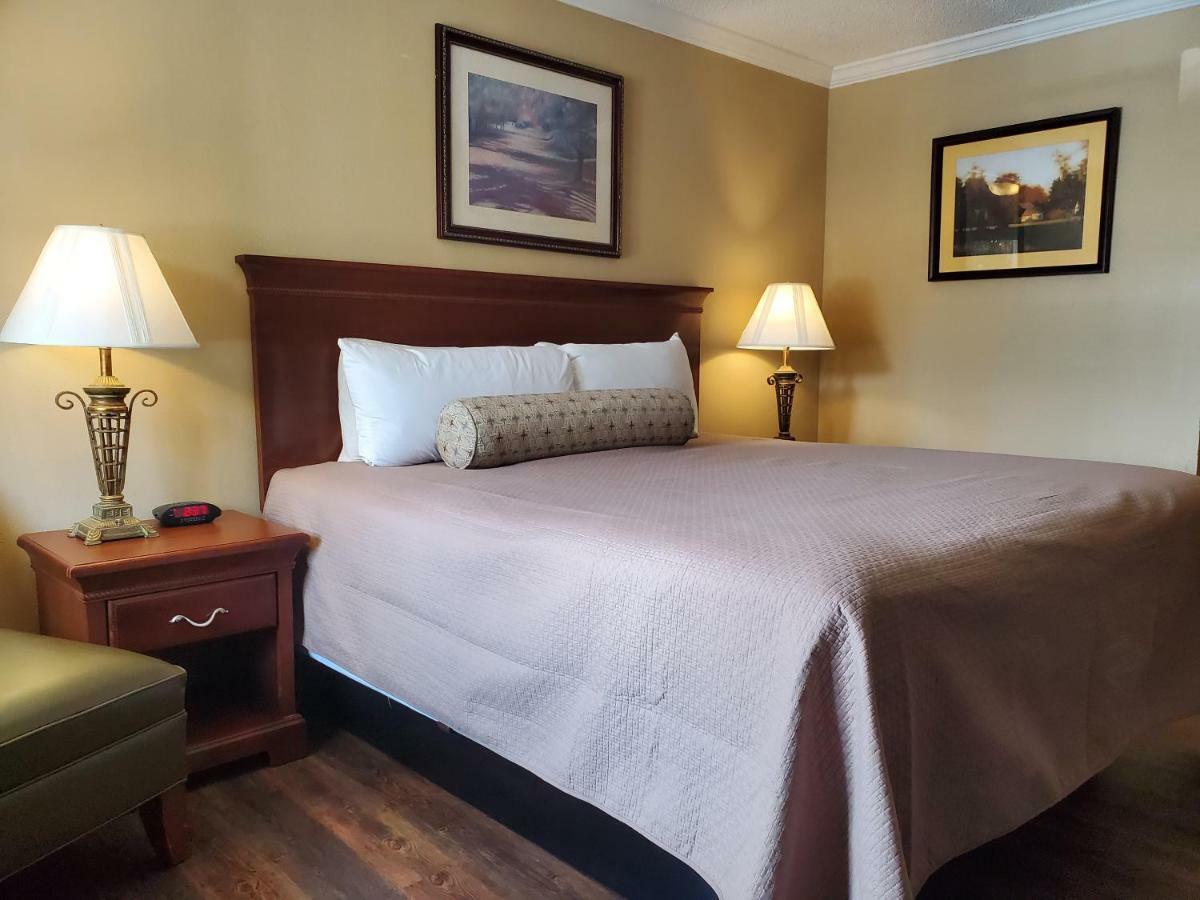 Colonial House Motel Пиджен Фордж Екстериор снимка