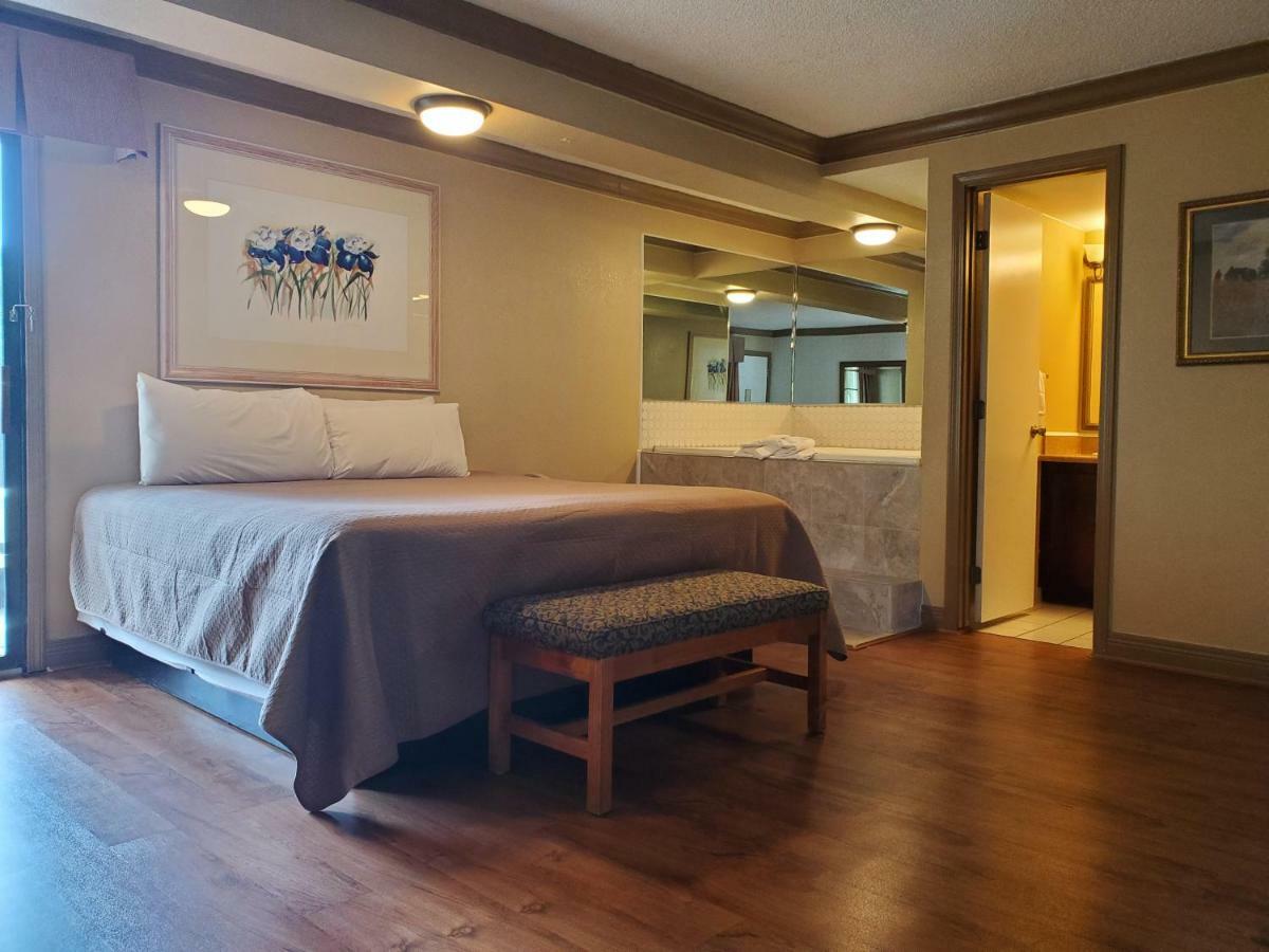 Colonial House Motel Пиджен Фордж Екстериор снимка