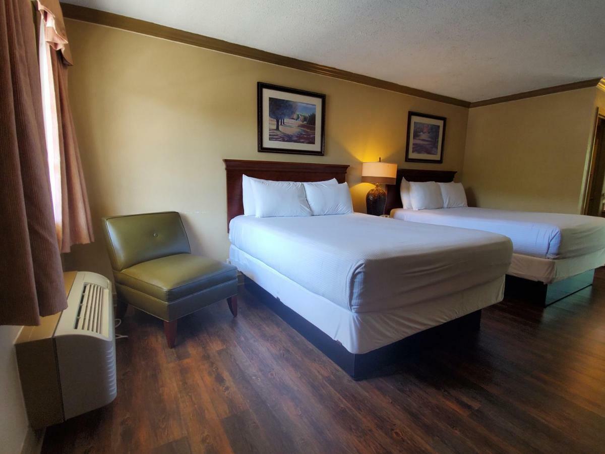 Colonial House Motel Пиджен Фордж Екстериор снимка
