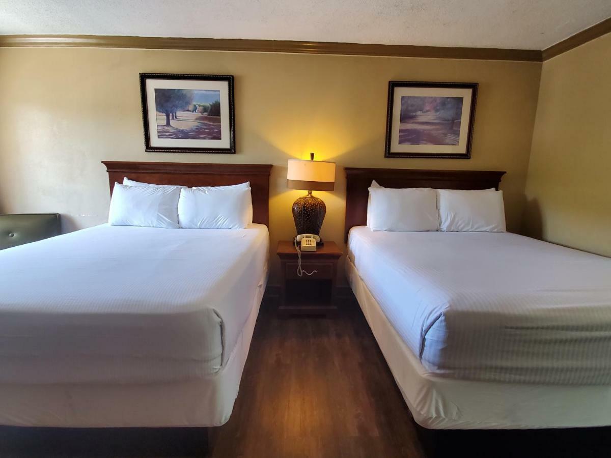 Colonial House Motel Пиджен Фордж Екстериор снимка