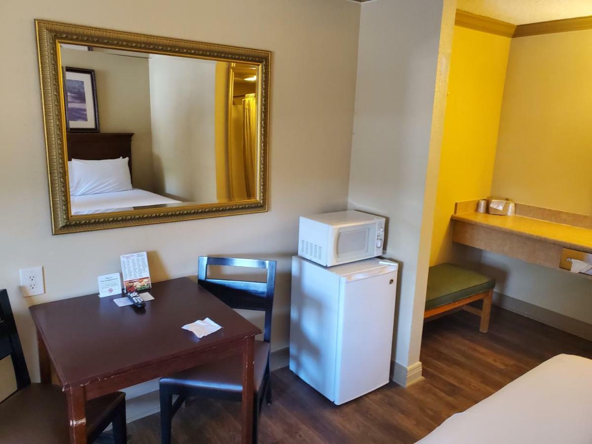 Colonial House Motel Пиджен Фордж Екстериор снимка