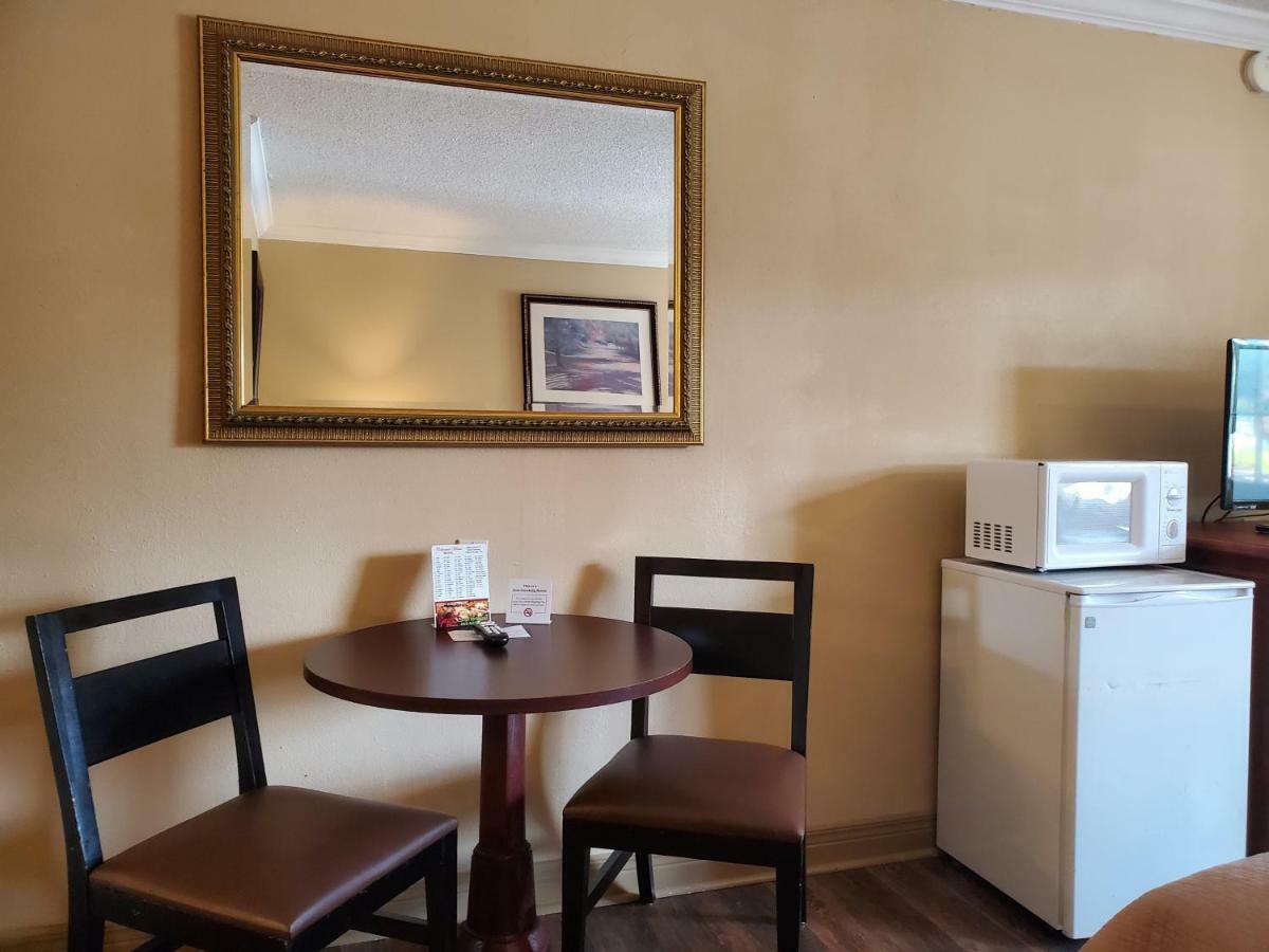 Colonial House Motel Пиджен Фордж Екстериор снимка