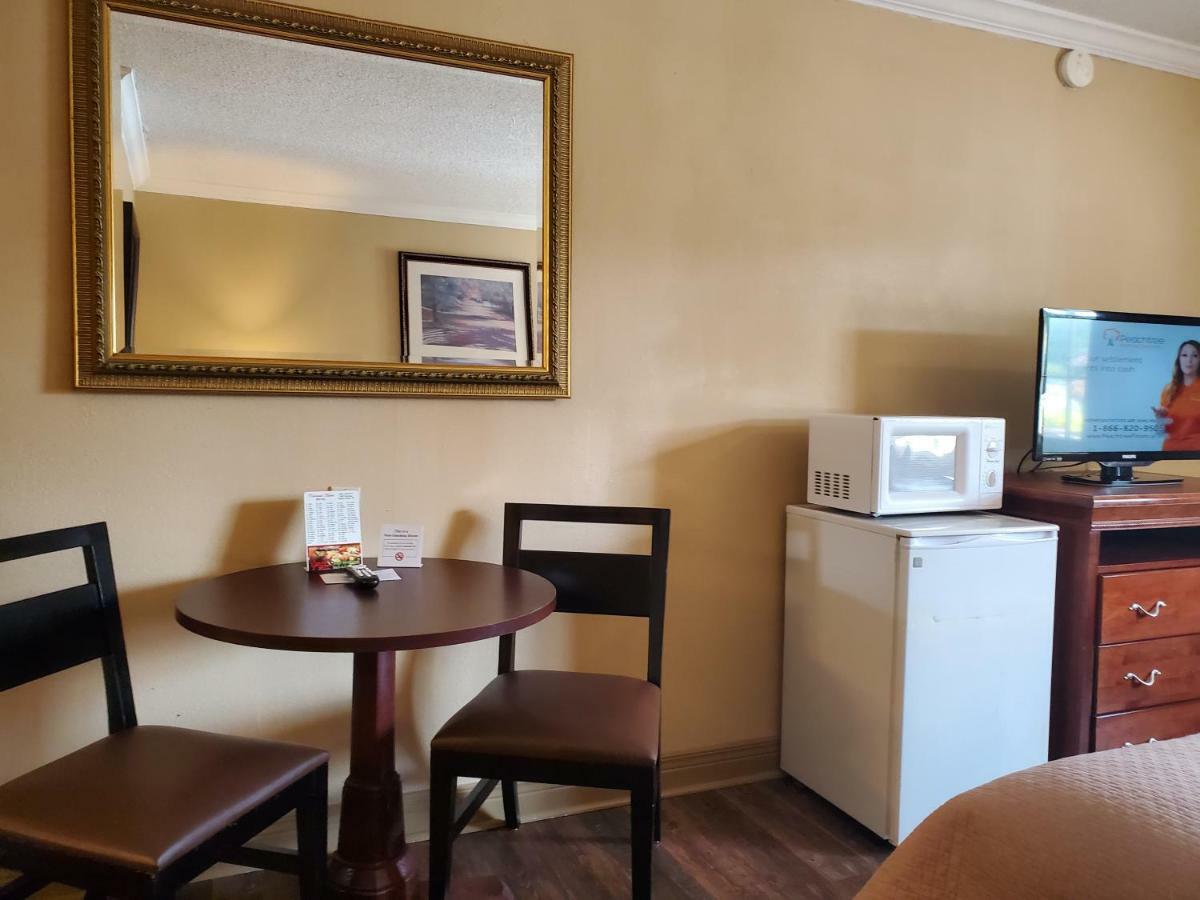 Colonial House Motel Пиджен Фордж Екстериор снимка