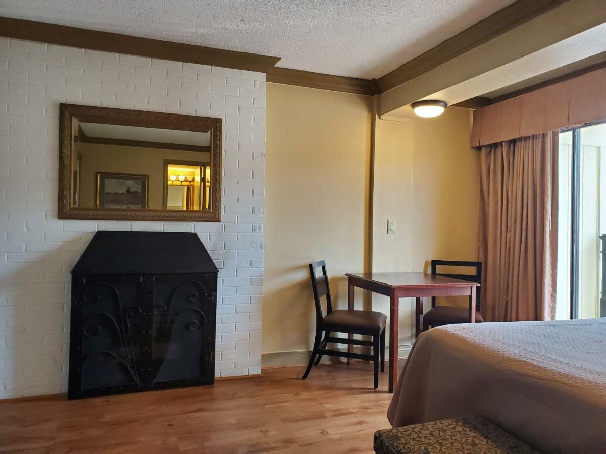 Colonial House Motel Пиджен Фордж Екстериор снимка