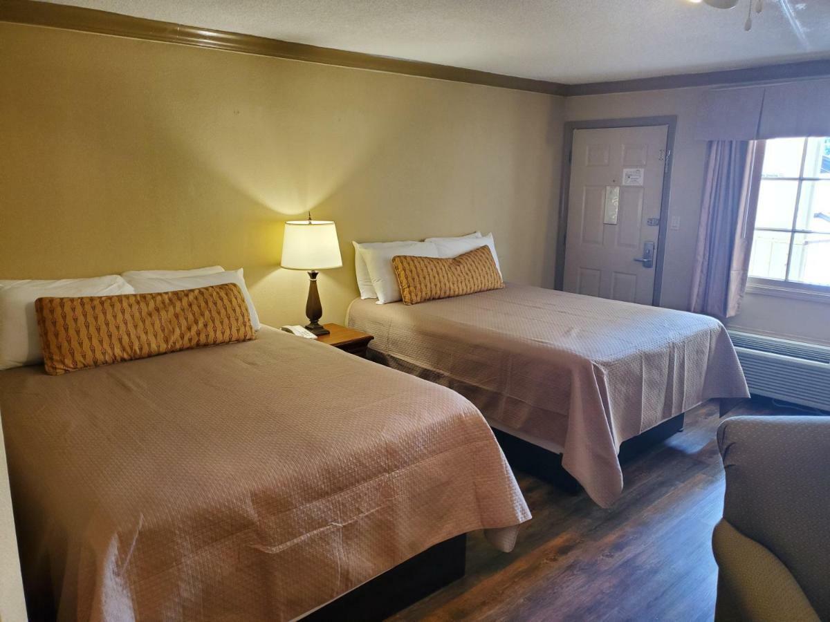 Colonial House Motel Пиджен Фордж Екстериор снимка