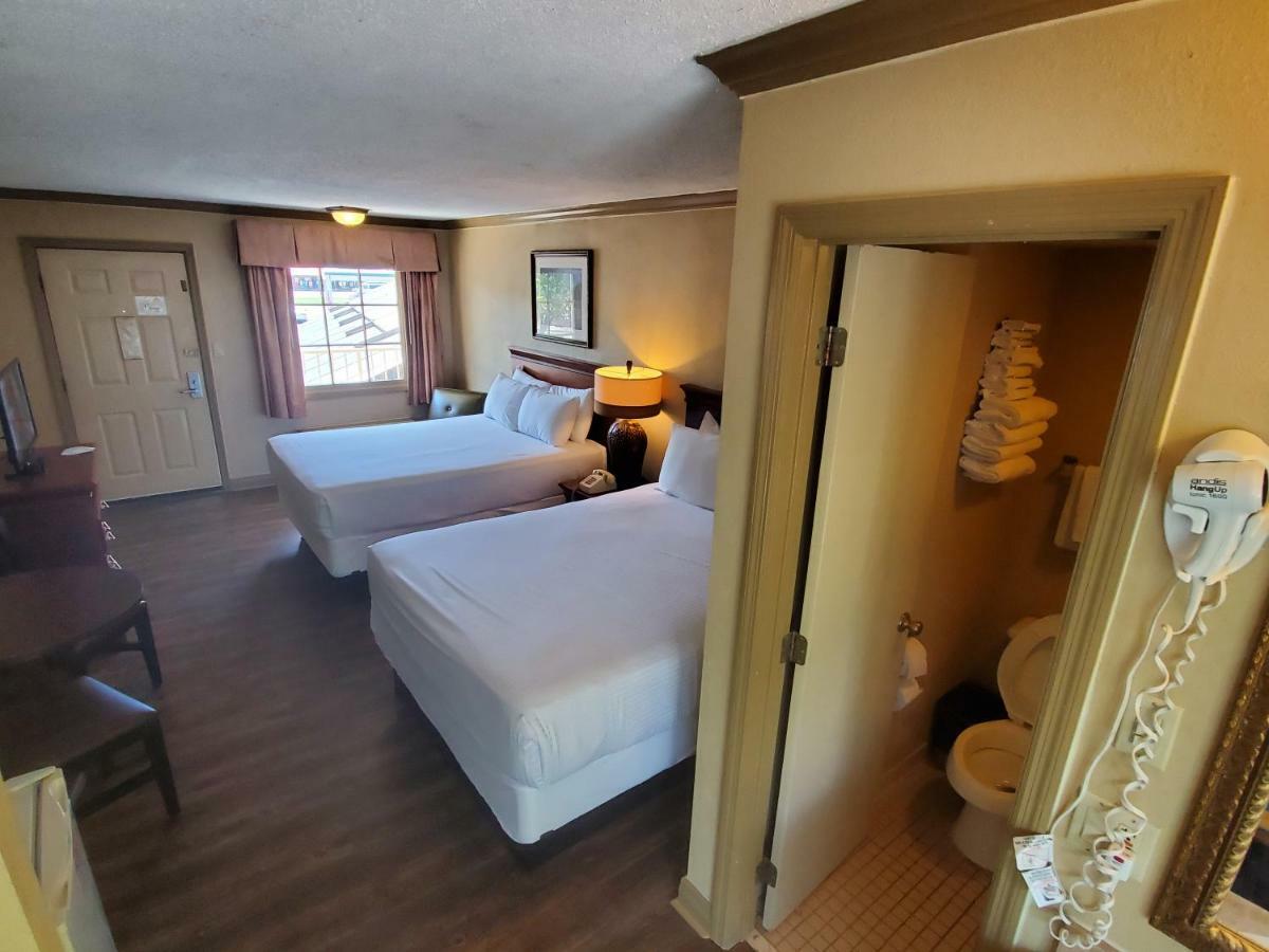 Colonial House Motel Пиджен Фордж Екстериор снимка