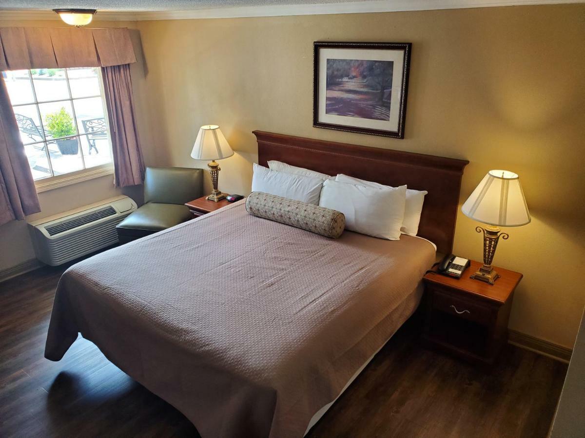 Colonial House Motel Пиджен Фордж Екстериор снимка
